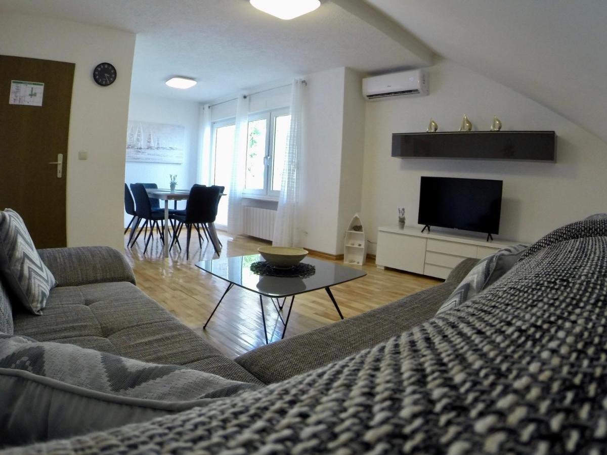 Holiday Apartment Lavanda Sumpetar Есенице Экстерьер фото