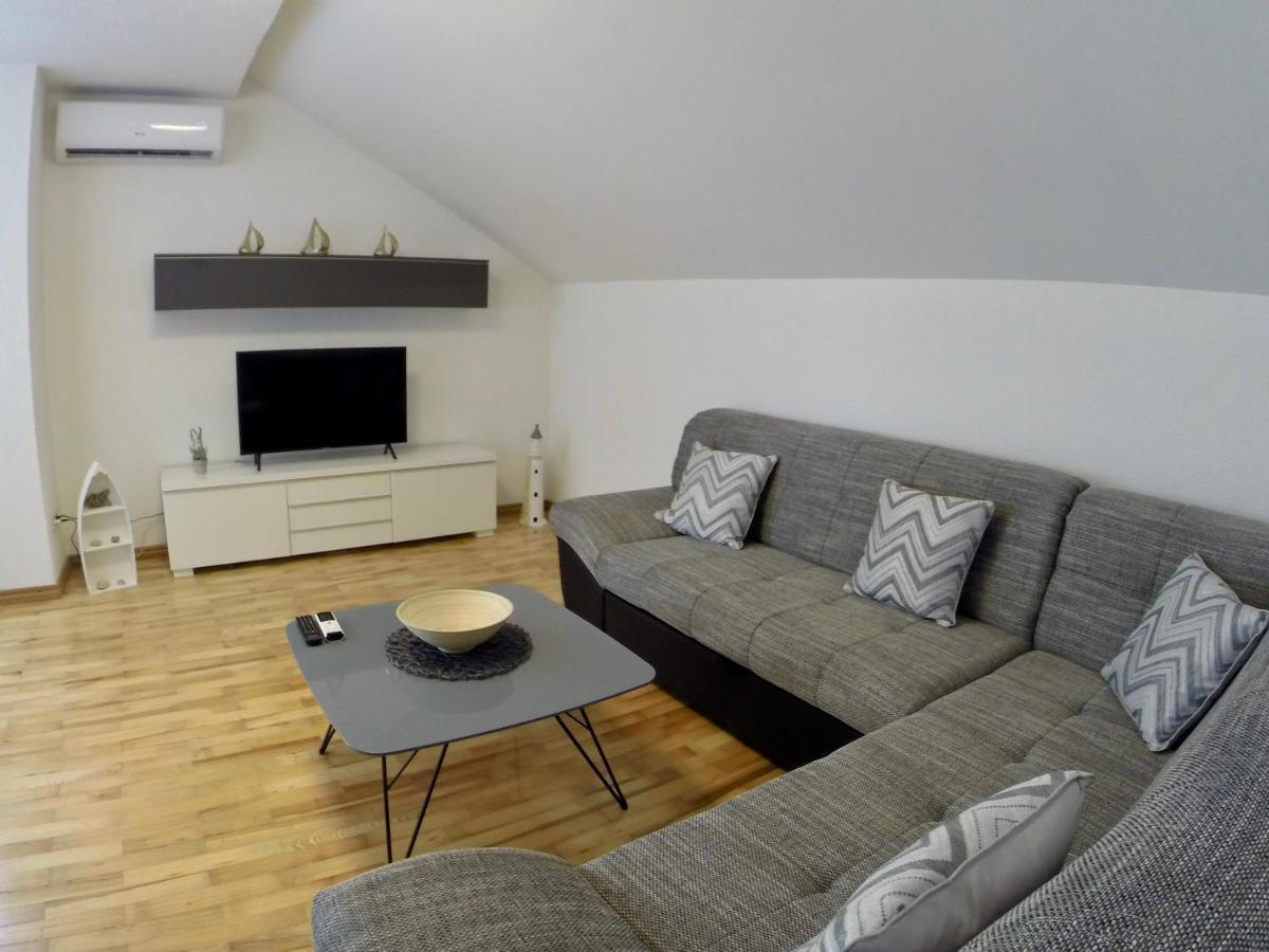 Holiday Apartment Lavanda Sumpetar Есенице Экстерьер фото