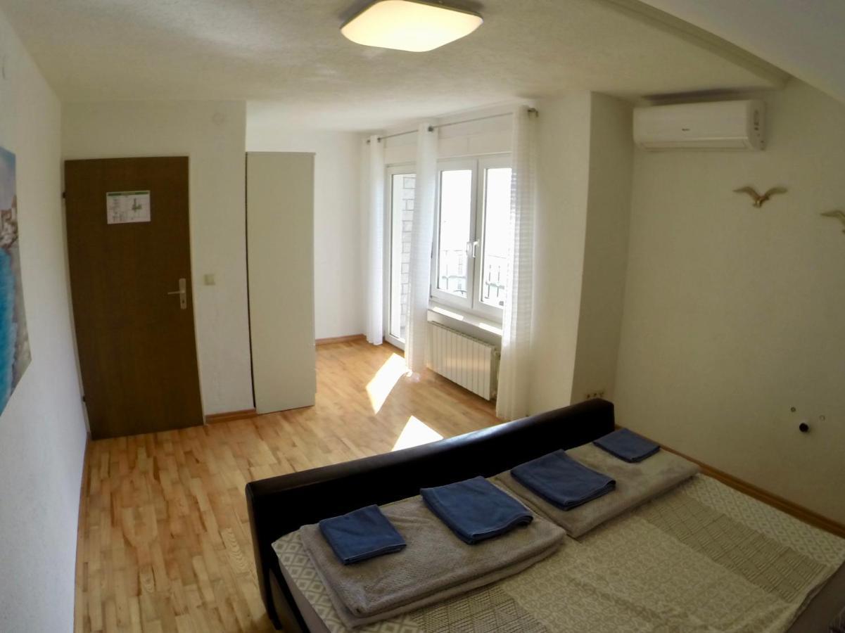 Holiday Apartment Lavanda Sumpetar Есенице Экстерьер фото